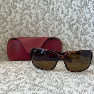 Polarized Ray-Ban sunglasses with case